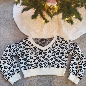 LoveTree Crop Vneck Sweater